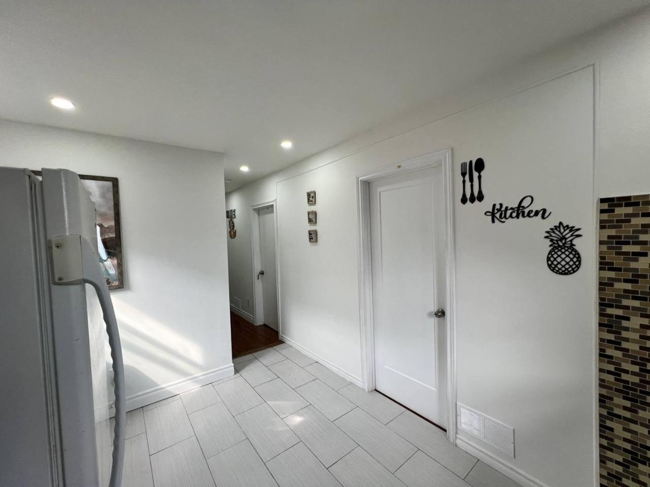 #1 Convvy-Nient Residence! Торонто Экстерьер фото