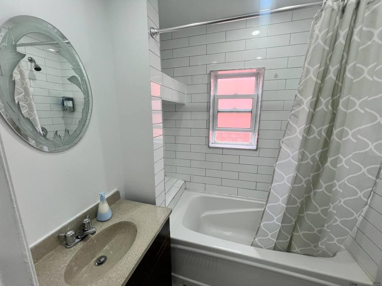 #1 Convvy-Nient Residence! Торонто Экстерьер фото