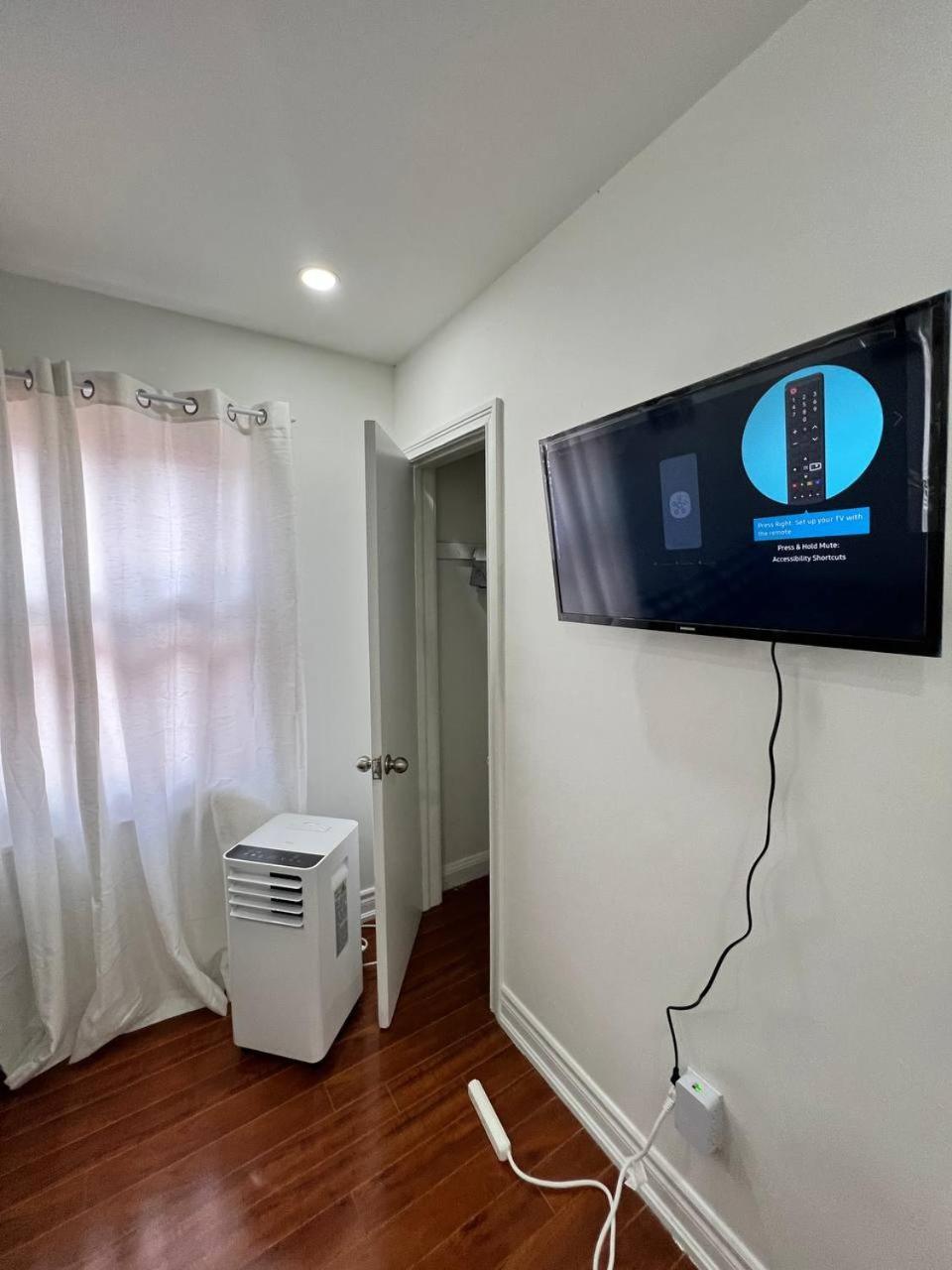 #1 Convvy-Nient Residence! Торонто Экстерьер фото