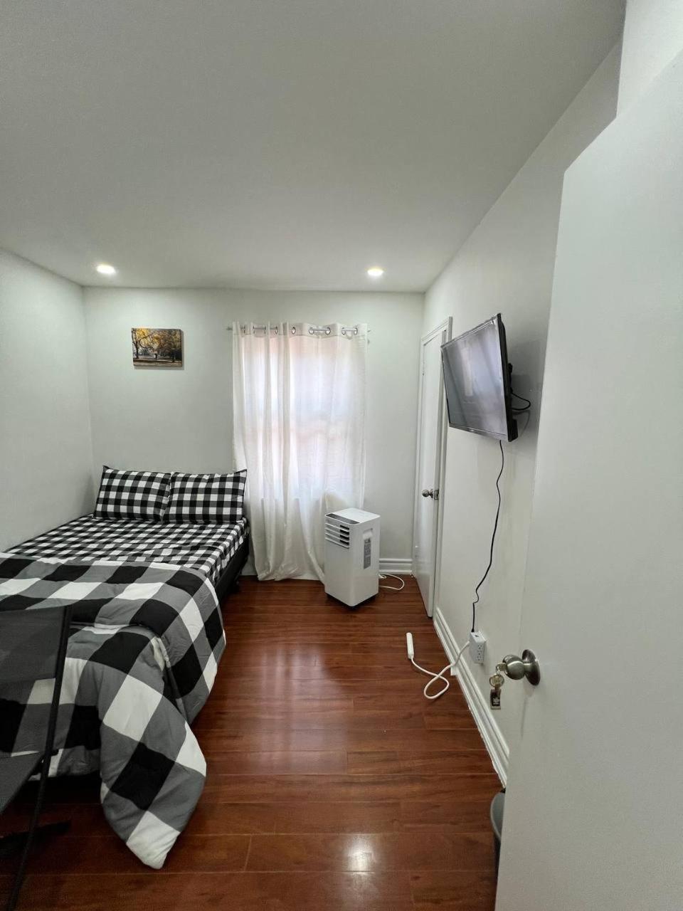 #1 Convvy-Nient Residence! Торонто Экстерьер фото