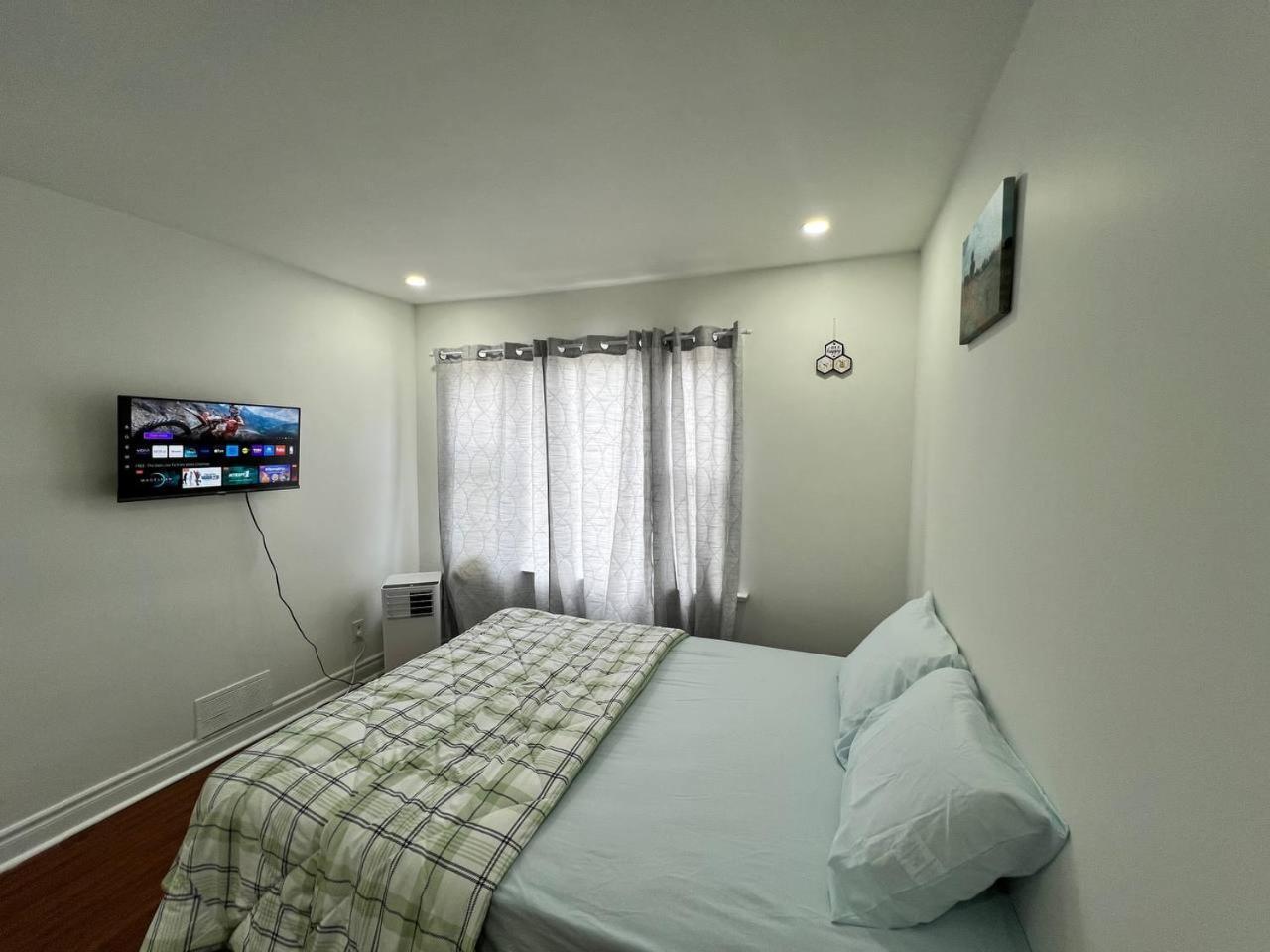 #1 Convvy-Nient Residence! Торонто Экстерьер фото