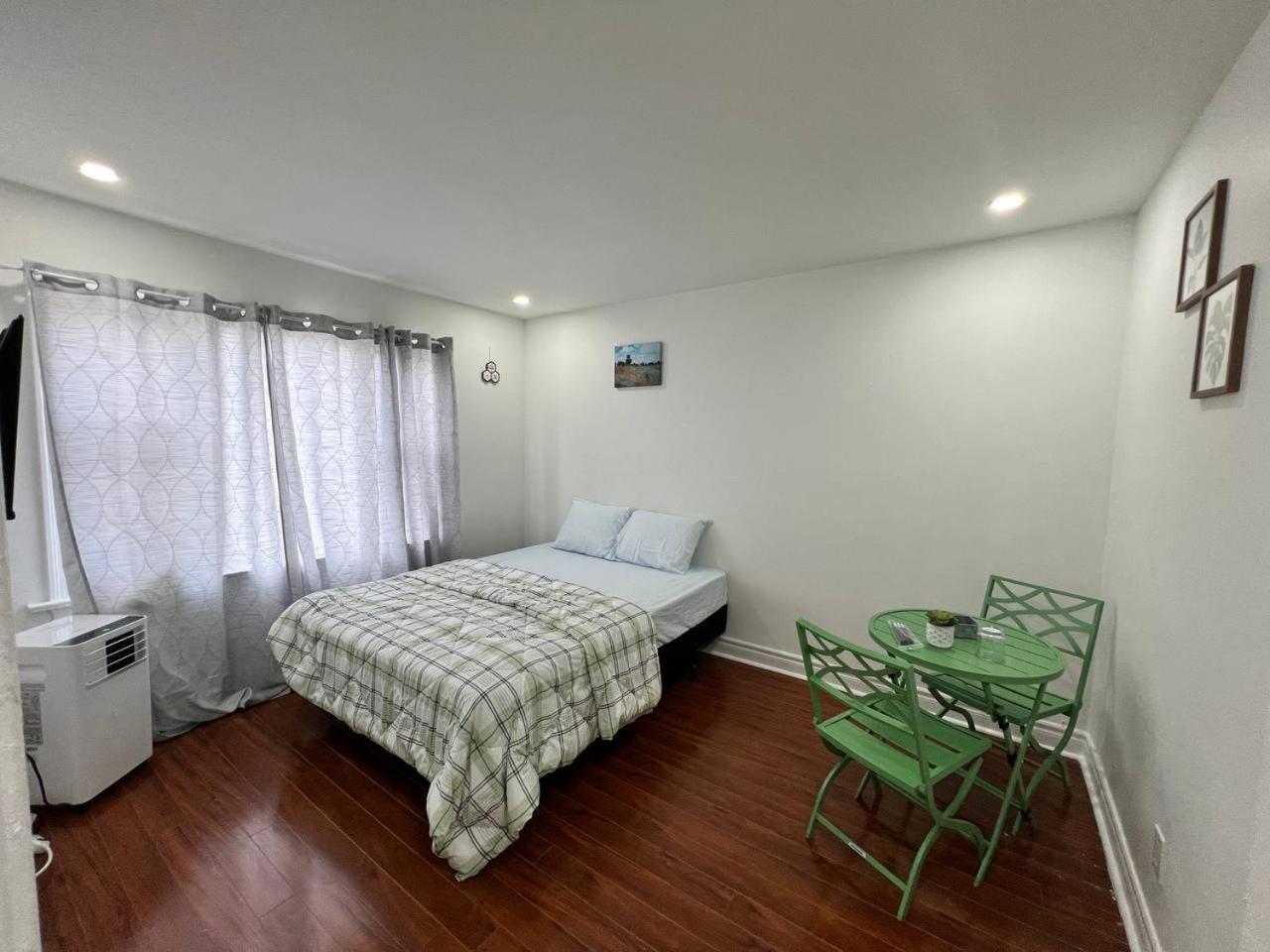 #1 Convvy-Nient Residence! Торонто Экстерьер фото
