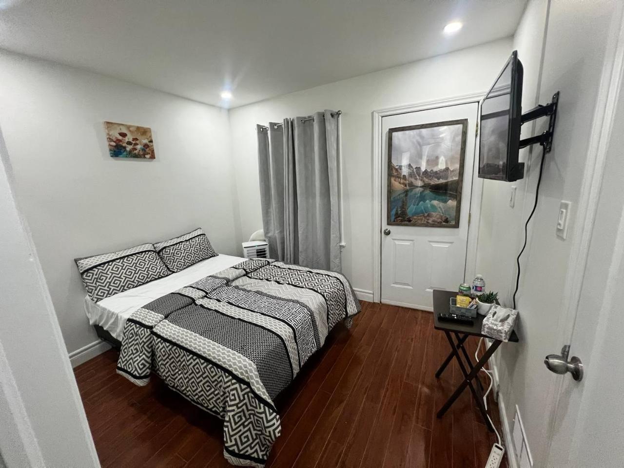 #1 Convvy-Nient Residence! Торонто Экстерьер фото